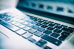 computer collegato al cloud