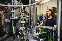 persona che utilizza un cobot