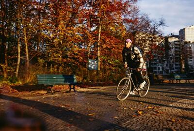 ragazzo in bicicletta