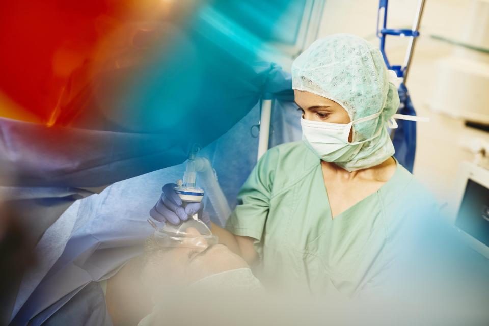 medico in sala operatoria
